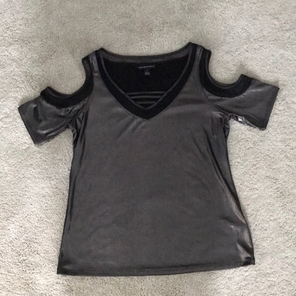 Rock & Republic cold shoulder top